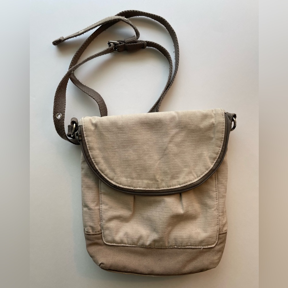 Thirty-one tan and brownish crossbody travel bag  pockets adjustable straps